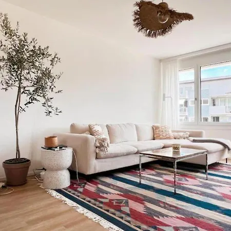 Group Getaway - Floor For 10 Guests -20- *